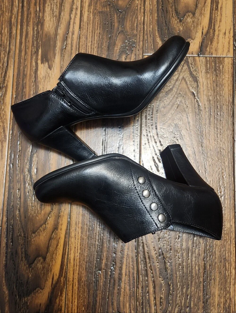 AEROSOLES refined black